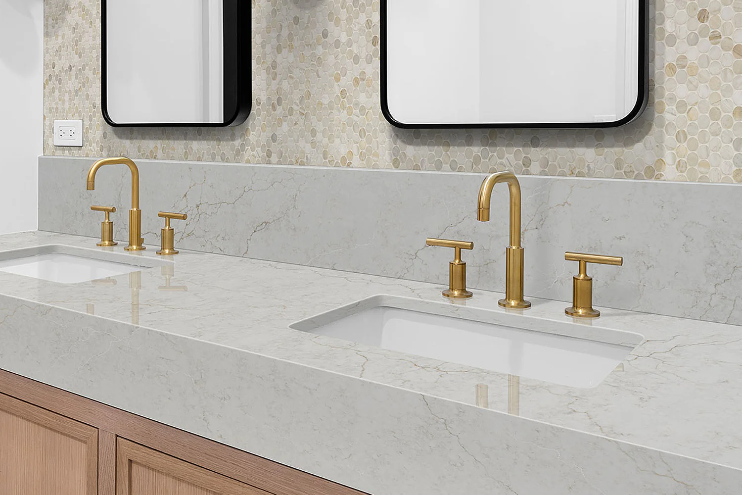 Corsica Pearl Calacatta Mariella Quartz 3cm - Image 3